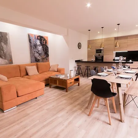 Bazan 16 Apartment *